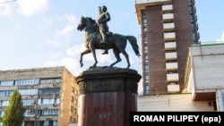 Громадськість вже давно вимагає прибрати з міського простору Києва пам’ятник Щорсу на бульварі Тараса Шевченка