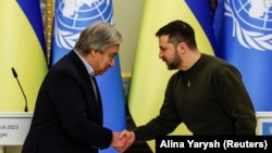 Президент України Володимир Зеленський (праворуч) і генеральний секретар ООН Антоніу Ґутерріш. Київ, 8 березня 20223 року