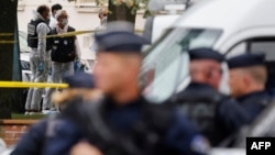 Франци, Аррас. Муниципалан школана тIелеттачохь бу полисхой. 2023- шо, гIадужу-беттан 13-гIа