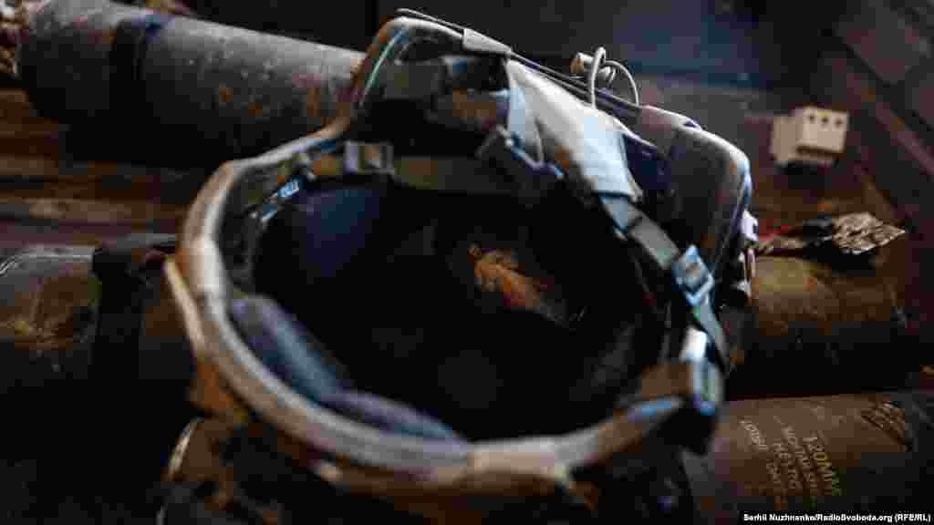 Кожен рятується як може.