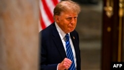 «Невже ви думали, що я зупиню свою кампанію? З Днем сміху!» – написав Трамп