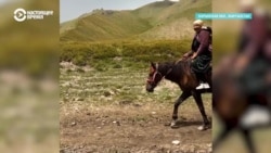 Кыргызстанка Асель доставляет еду туристам верхом на лошади на труднодоступное озеро Кель-Суу 