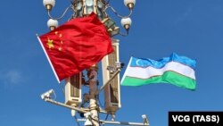 Ўзбекистон ва ХХР байроқлари (иллюстратив сурат)