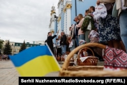 Архівна світлина. Богослужіння й освячення пасок у Михайлівському соборі в Києві