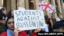 "Чет элдик агенттер" мыйзамына каршы акция. Тбилиси, 8-март, 2023-жыл