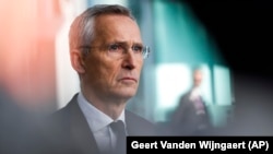 Єнс Столтенберґ відмовився відповідати на запитання журналіста про те, як зараз треба діяти українській армії