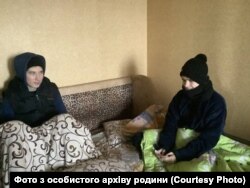 Максим Кіщик із братом Артемом після початку повномасштабної війни. Фото з особистого архіву родини