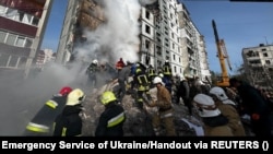 Пошуково-рятувальні роботи на місці удару в Умані, 28 квітня 2023 року