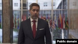 Памочнік Дзяржсакратара ЗША па справах Усходняй Эўропы Крыстафэр Сміт. 