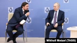 Олексій Репік з Володимиром Путіним на зустрічі з підприємцями Далекосхідного федерального округу, січень 2024 року