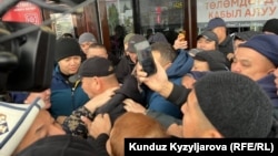 “Дордой” базарында нааразылык акция учурунда чыккан чыр.  30-ноябрь, 2023-жыл.