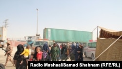 شماری از مهاجران اخراج شده از پاکستان 