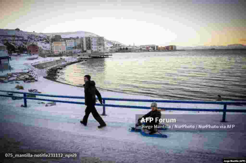 Хаммерфест &mdash; город на севере Норвегии. 12 ноября.