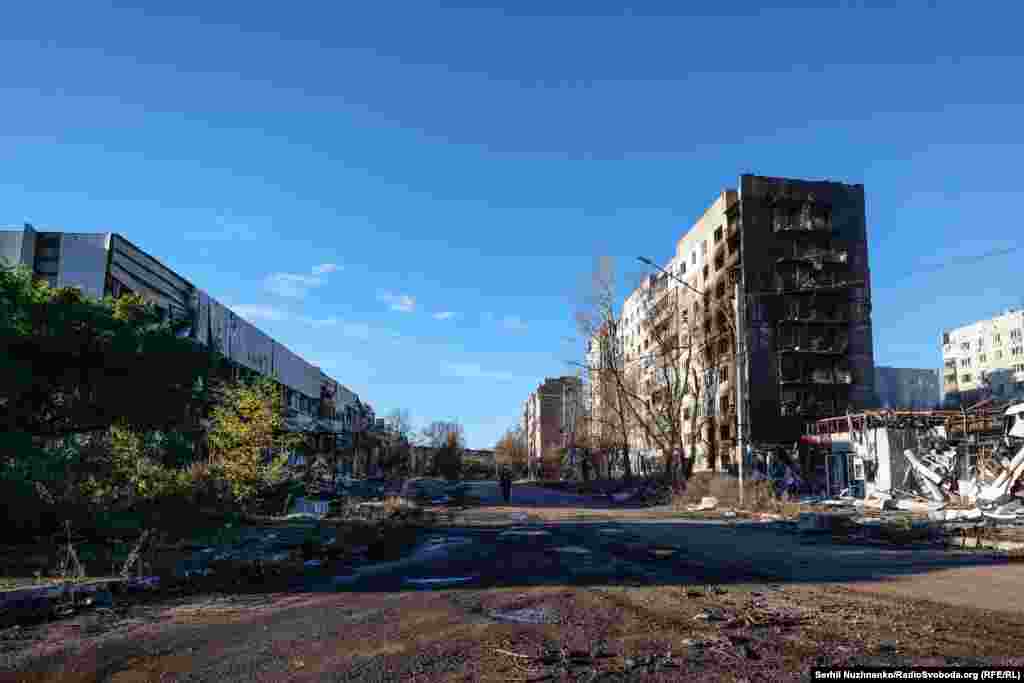 Голова Авдіївської міської військової адміністрації Віталій Барабаш&nbsp;в ефірі Радіо Свобода (проєкт Свобода.Ранок), зазначив, що в Авдіївці станом на ранок 9 листопада залишається 1542 людини. За його словами, люди записані на евакуацію у найближчі дні. 8 листопада з міста вивезли 28 людей