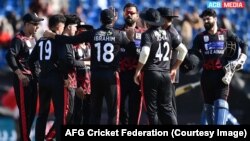 تیم کریکت مس عینک که در رقابت های قوش تیپه نیز حضور دارد 