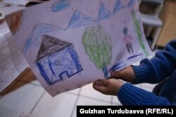 Гүлбарчындын тун уулу тарткан сүрөт.