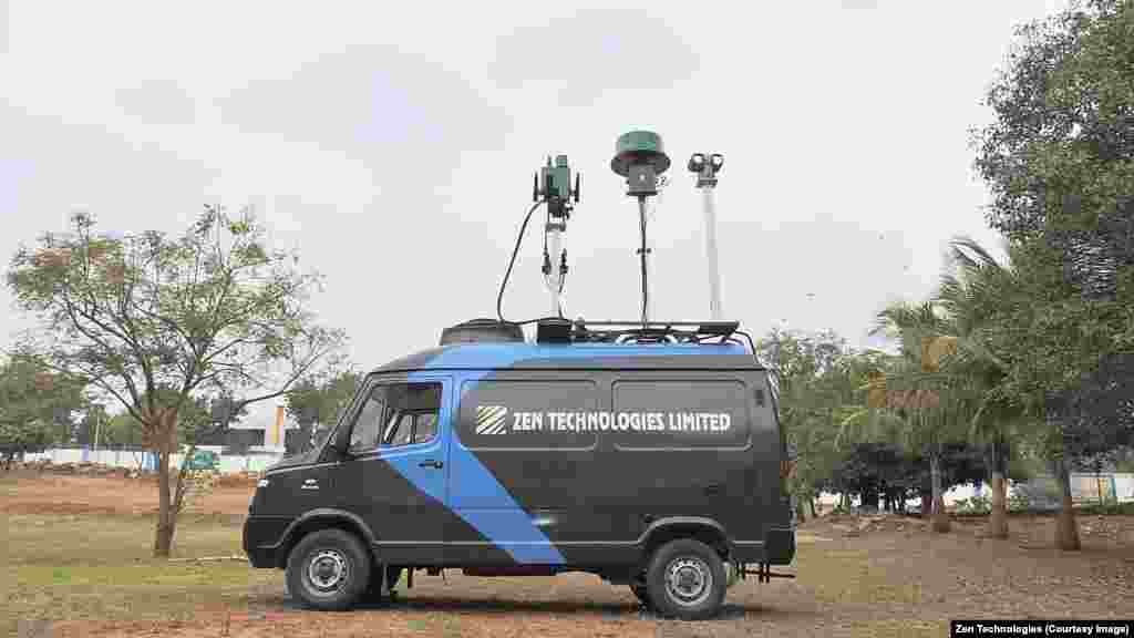 Հնդկական արտադրության Zen հակադրոնային համակարգը &nbsp;ՀՀ պաշտպանության նախարարությունից &laquo;Ազատությանը&raquo; ո՛չ հաստատել, ո՛չ հերքել են հնդկական լրատվամիջոցների վերջերս հրապարակած հաղորդագրությունն այն մասին, որ Երևանը շուրջ 41 մլն դոլարի գործարք է կնքել մի քանի Zen (&laquo;Զեն&raquo;) հակադրոնային համակարգեր գնելու համար։ Այս համակարգերը նախատեսված են անօդաչու թռչող սարքերը&nbsp;հայտնաբերելու և դասակարգելու, դրանց կապն ու GPS համակարգերը&nbsp;խափանելու համար, ինչի հետևանքով անօդաչուներն այլևս չեն կարողանում թռչել: Իսկ եթե դրոններին հաջողվում է շարունակել թռիչքը, Zen համակարգը համաժամանակյա տվյալներ է փոխանցում հակաօդային համակարգերին, որոնք կարող են ճշգրտորեն խոցել դրանք։ &nbsp;