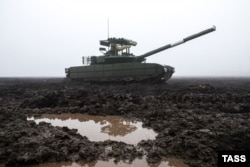 Російський модернізований танк Т-80 на Запорізькому напрямку, грудень 2023 року