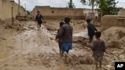 یک منطقه سیلاب‌زده در ولایت بغلان که مکاتب نیز در آن تخریب شده و اطفال از رفتن به مکتب محروم مانده اند.