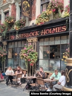 Альона Семко проживає з сином у Британії вжа півтора роки