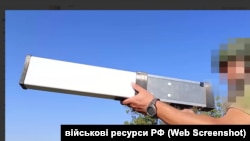 Російський артилерист із антидроновою рушницею. Як бачимо, в арміі РФ така зброя з’являється у всіх родах військ