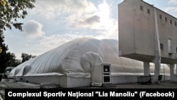 Multiplul campion olimpic, modial și european la înot David Popovici a făcut de mai multe ori apeluri către autorități să grăbească refacerea bazinului de înot acoperit din Complexul Sportiv Național Lia Manoliu, din București.