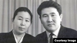 Султан Ибраимов жубайы Рева Телтаева менен. Сүрөт кайсы жылы тартылганы белгисиз