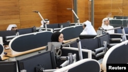 Քաթարի դիվանագետներն աշխատում են օպերացիոն սենյակում, որը ստեղծվել է Իսրայելի և «Համաս»-ի միջև հրադադարը և պատանդների ազատ արձակումը համակարգելու համար