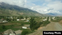 Нарын облусундагы айылдардын бири, архивдик сүрөт.