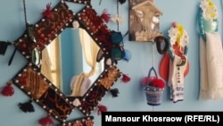 زنان تلاش دارند تا برای محصولات صنایع دستی خود بازار های بیشتر فروش پیدا کنند