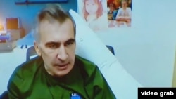 Վրաստանի նախկին նախագահ Միխեիլ Սաակաշվիլին հիվանդանոցից առցանց մասնակցում է դատական նիստի, սեպտեմբեր, 2023թ.