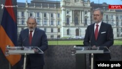 Премьер-министр Армении Никол Пашинян (слева) и Премьер-министр Чехии Петр Фиала