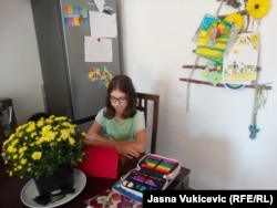 11-річна Аліса сумує за друзями в Україні