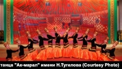 "Акмарал" мамлекеттик бий ансамбли. Архивдик сүрөт.