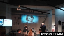 Портрет Віри Гирич на акції «Воєнні злочини проти журналістів не повинні залишатися безкарними», 1 листопада 2023 року