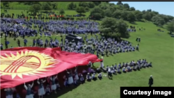 Окуя учурунда тартылган видеодон алынган сүрөт. 2-май, 2024