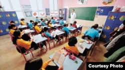 Түркиядагы мектептердин бири. Иллюстрациялык сүрөт. 