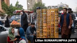 بخشی از یک بازار مزدحم در کابل