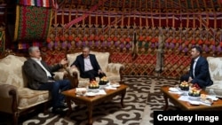 Садыр Жапаров, Касым-Жомарт Токаев жана Шавкат Мирзиёевдин бейформал жолугушуусу. 20-июль, 2022-жыл. Чолпон-Ата. 