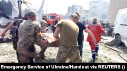 Halas ediş toparlary Russiýanyň 14-nji iýulda harby zarba uran merkezi Ukrainadaky Winntisiýa şäherinde.