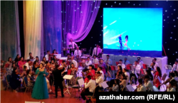 Maýsa Nyýazowa kompozitor Alan Menkeniň “Pokahontas” multfilmi üçin döreden aýdymyny aýdýar. Aşgabat, 2022-nji ýylyň 17-nji iýuly.