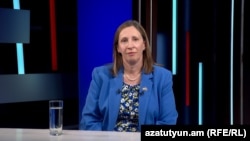 Линн Трейси.