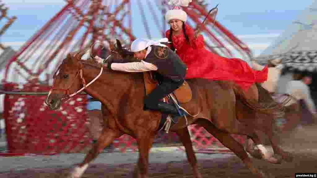 Кыз куумай.