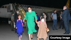 Siriýadan 146 täjigistanly çagalarnyň we aýallaryň ýurda gaýdyp gelmegi. NIAT "Hovar" suraty