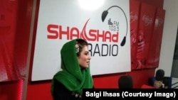 سلگی احساس قبلآ با رادیو انعکاس کار میکرد٬ اما رادیو حالا فعالیت ندارد و وی با یکی از موسسات کار میکند