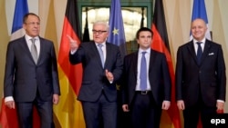 Глави дипломатій України – Павло Клімкін, Німеччини – Франк-Вальтер Штайнмаєр, Франції – Лоран Фаб’юс та Росії – Сергій Лавров під час однієї з попередніх «нормандських зустрічей». Берлін, січень 2015 року