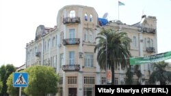 После восстановления с применением современных технологий эта историческая «визитная карточка» Сухума будет способна просуществовать еще не один век