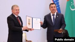 Алишер Навои сыйлыгын тапшыруу учуру. Шавкат Мирзиёев менен Садыр Жапаров. Самарканд. 11-ноябрь, 2022-жыл.