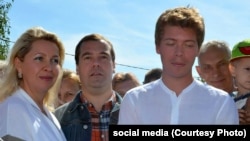 Дмитрий Медведев (в центре), его жена Светлана и их сын Илья