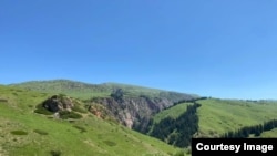 Темир кени жайгашкан Жетим-Тоо аймагынын жайкы көрүнүшү. Нарын облусу. 